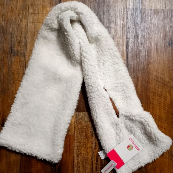 Womens MarleyLily Reversible "H" Monogram Suede & Fur Scarf - Picture 2 of 5